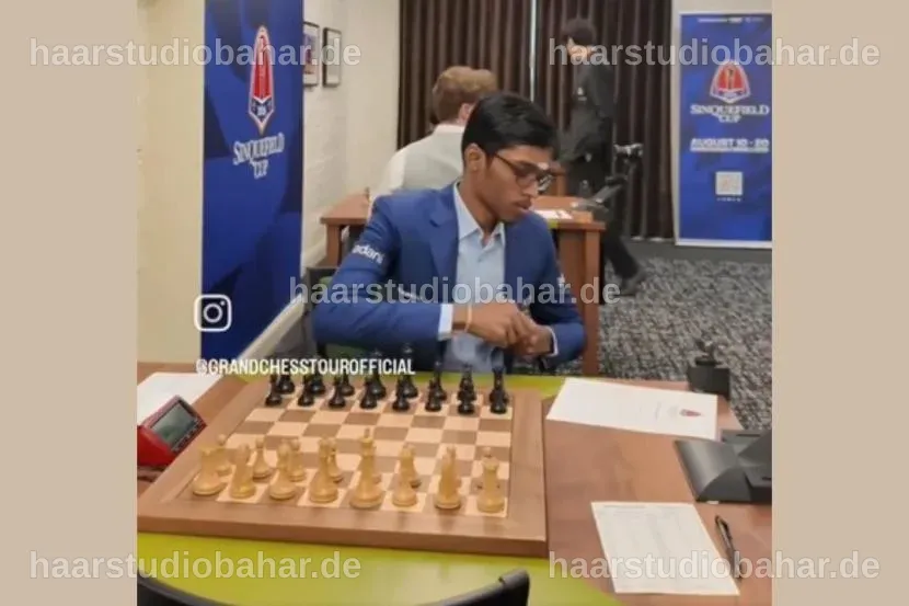 Fabian Drews im Wettkampf, mit anderen Schachspielern im Hintergrund.