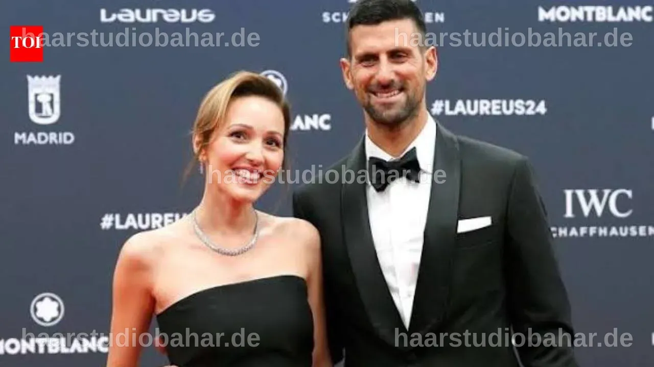 Jelena Djokovic posiert elegant in einem schicken Outfit bei einer Veranstaltung.