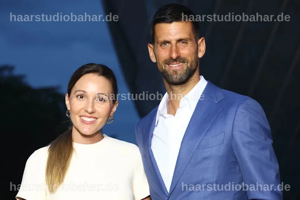 Jelena Djokovic feuert ihren Mann Novak bei einem Tennis-Match enthusiastisch an.