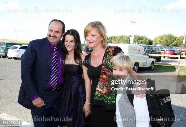 Johann Lafer mit seiner Familie, darunter seine Tochter Jennifer und Sohn Jonathan.