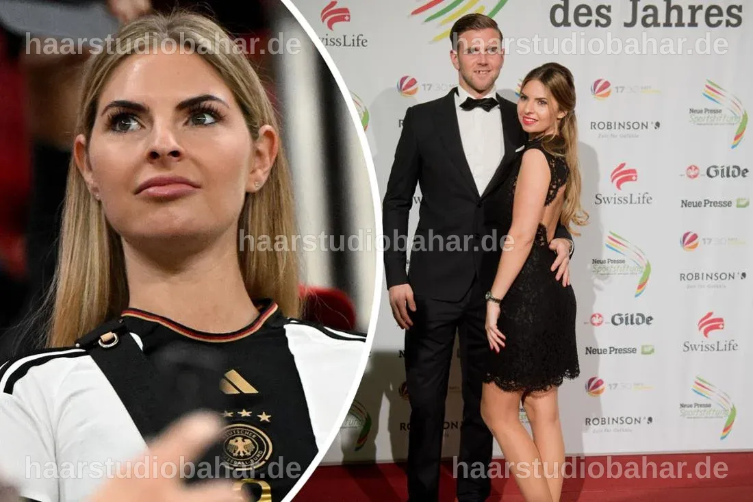 Lisa Füllkrug lächelt in einem eleganten Outfit, umgeben von Blumen.