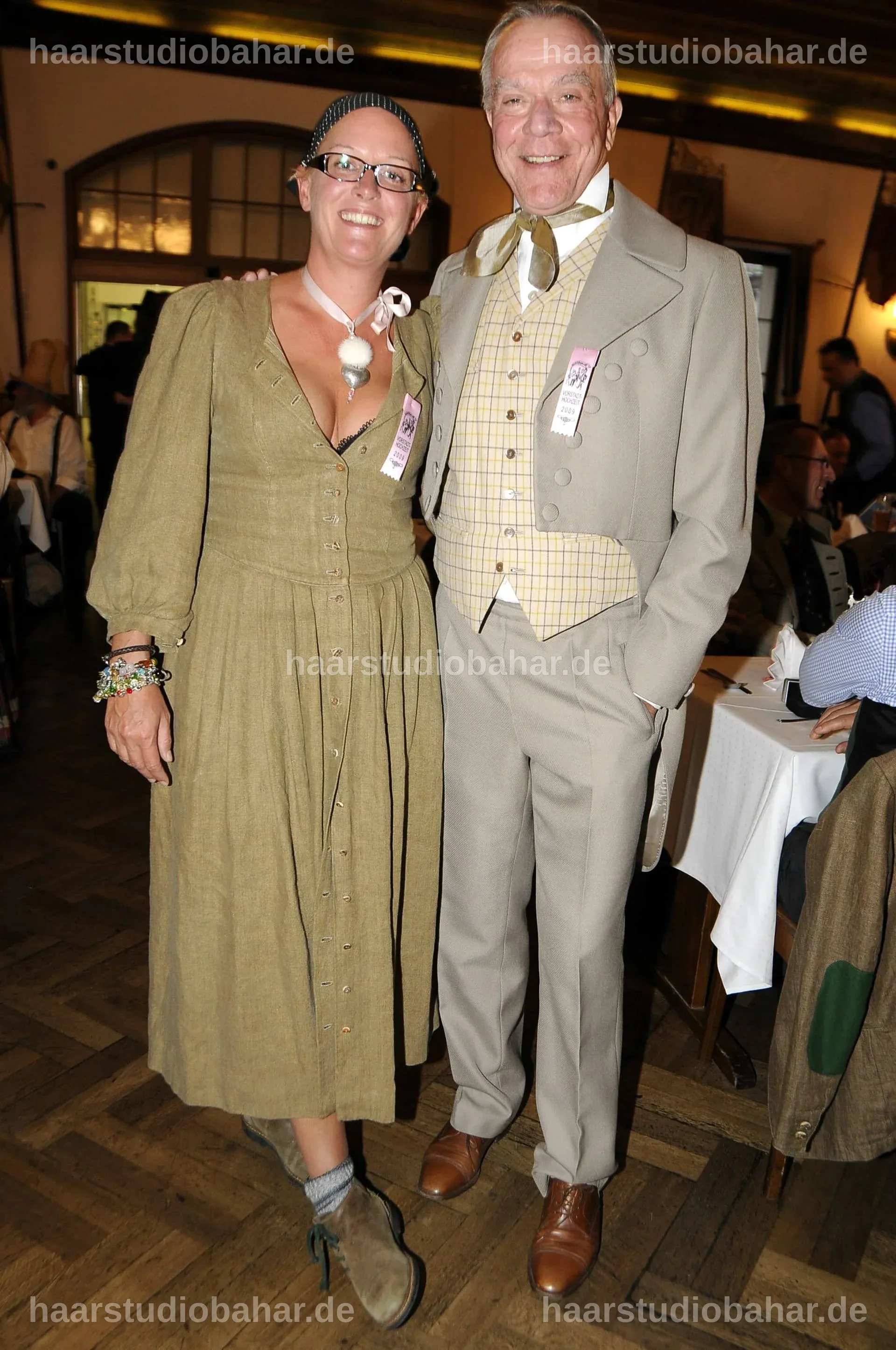 Dirk Galuba mit seiner deutlich jüngeren Frau Natascha bei einem Event.