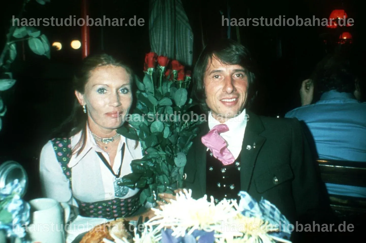 Collage von Udo Jürgens, die sein Leben und seine Karriere zeigt.