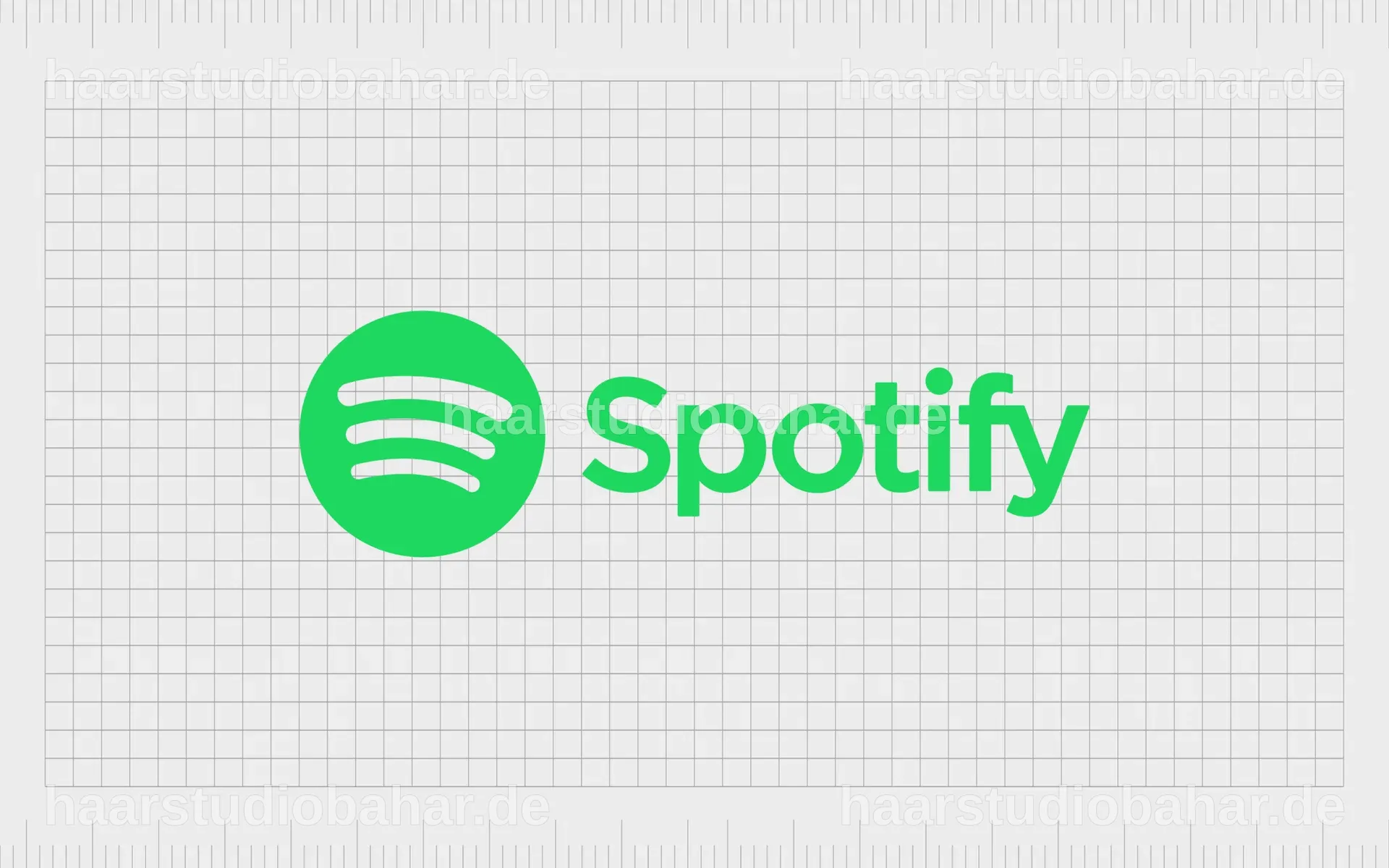 Verschiedene Musik-Streaming-Logos auf einem Tisch, darunter bekannte Plattformen.