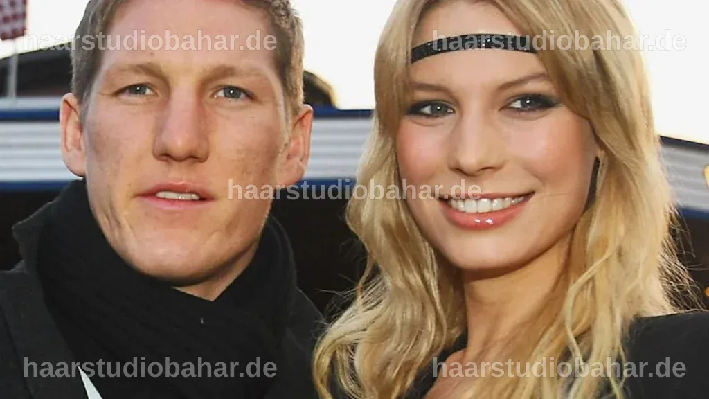 Bastian Schweinsteiger und Silva halten Händchen und genießen die Zeit zu zweit.
